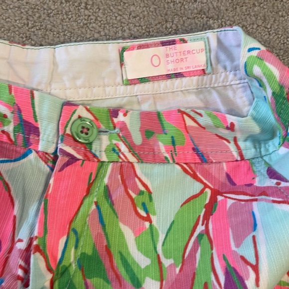 The buttercup short. Lilly Pulitzer size 0 - Picture 2 of 4